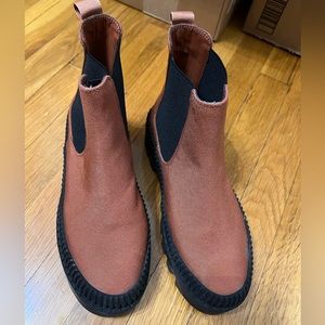 Silent D Lug Sole Chelsea Boots